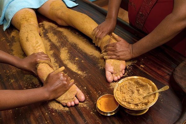 Udwarthanam – Herbal Powder Massage for Weight Loss & Detox